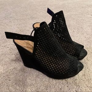 Black Wedges